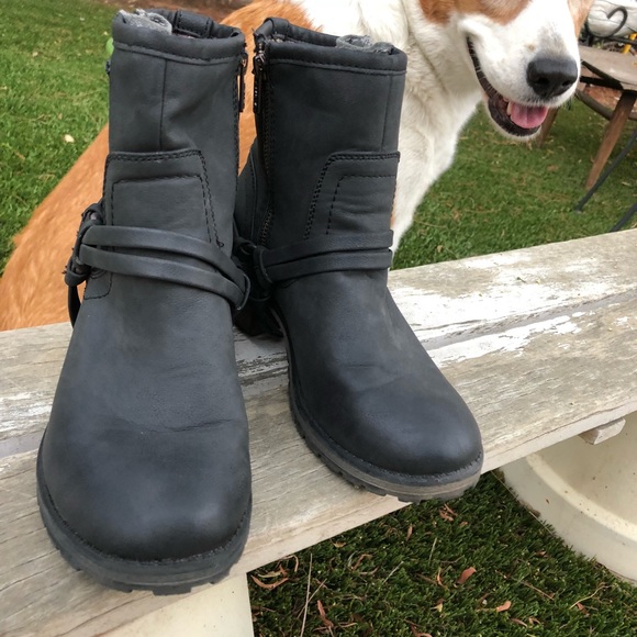 Cute Roxy Ankle Boots with fun detail! - Picture 4 of 6